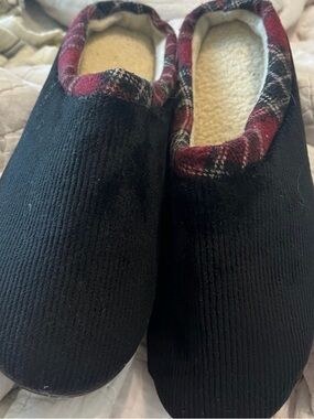 Men’s Slippers - Size 11/12